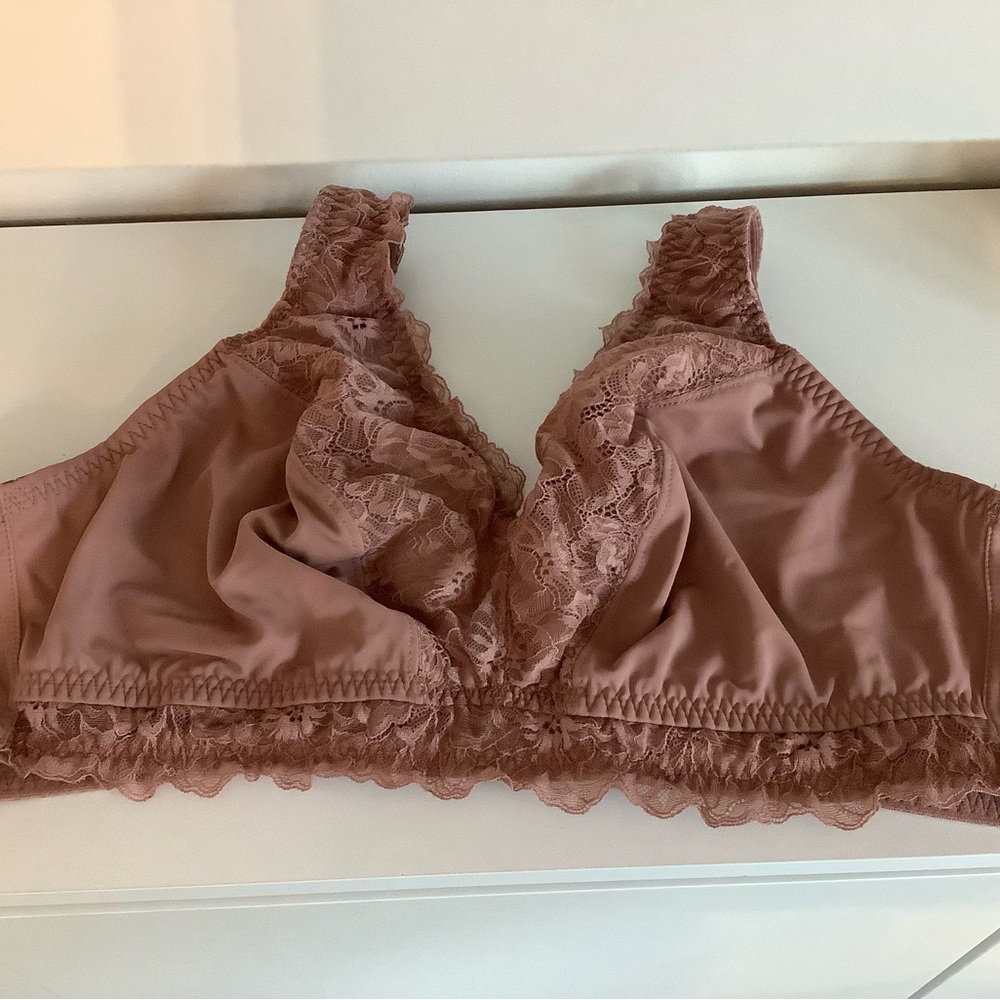 Set of 3 Breezies Soft Pink Lace Bralettes size 2X - Picture 3 of 9